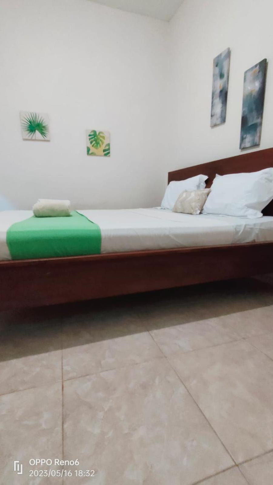 Pineapple Guest House Gili Air Kültér fotó