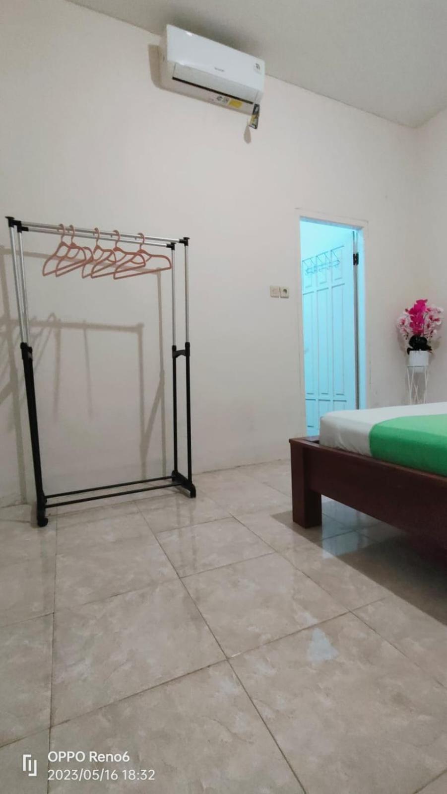 Pineapple Guest House Gili Air Kültér fotó