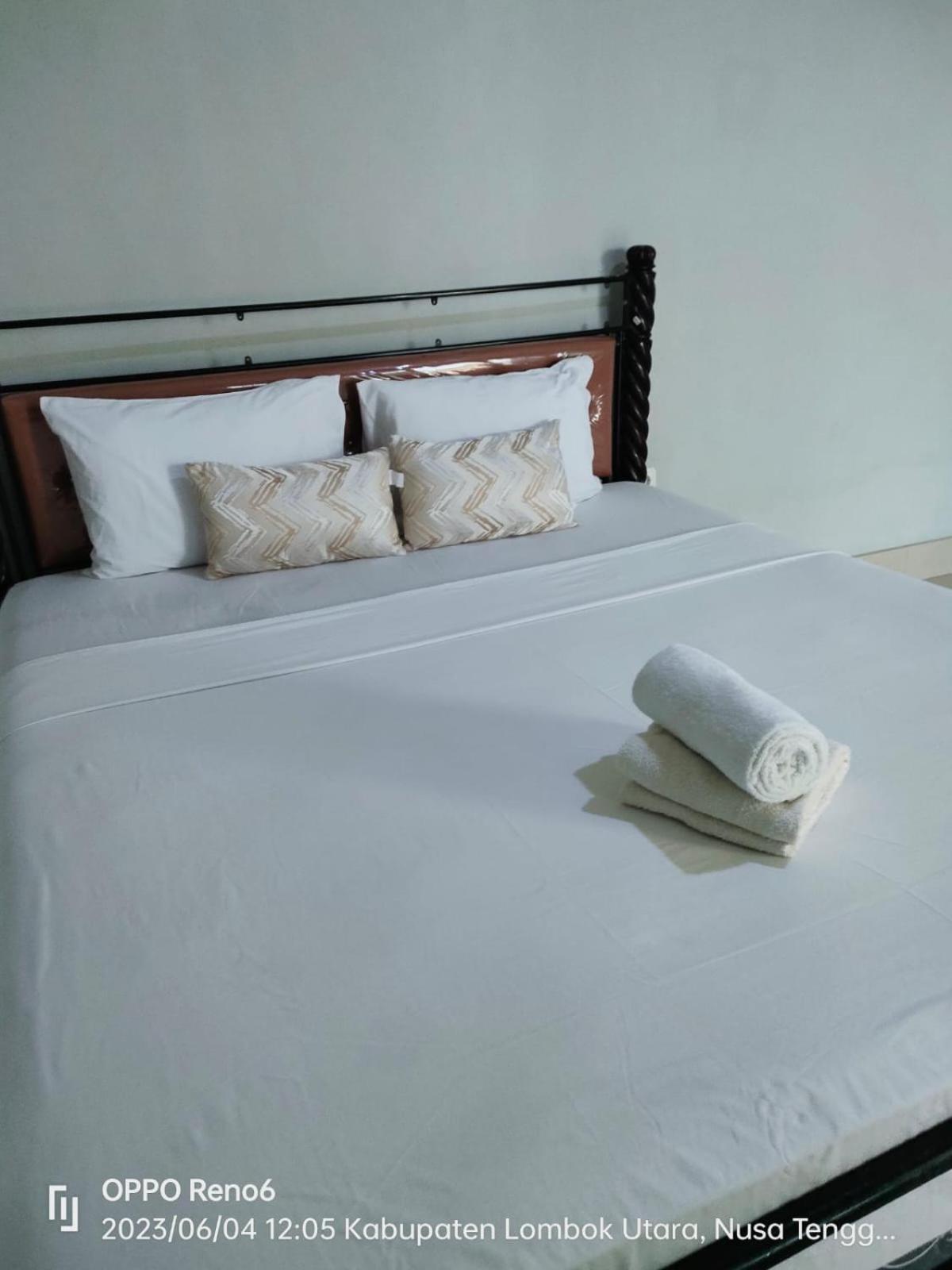 Pineapple Guest House Gili Air Kültér fotó